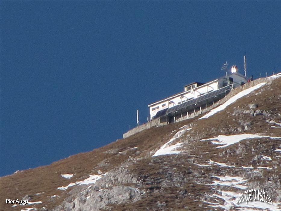 037 il Rifugio Brioschi.JPG